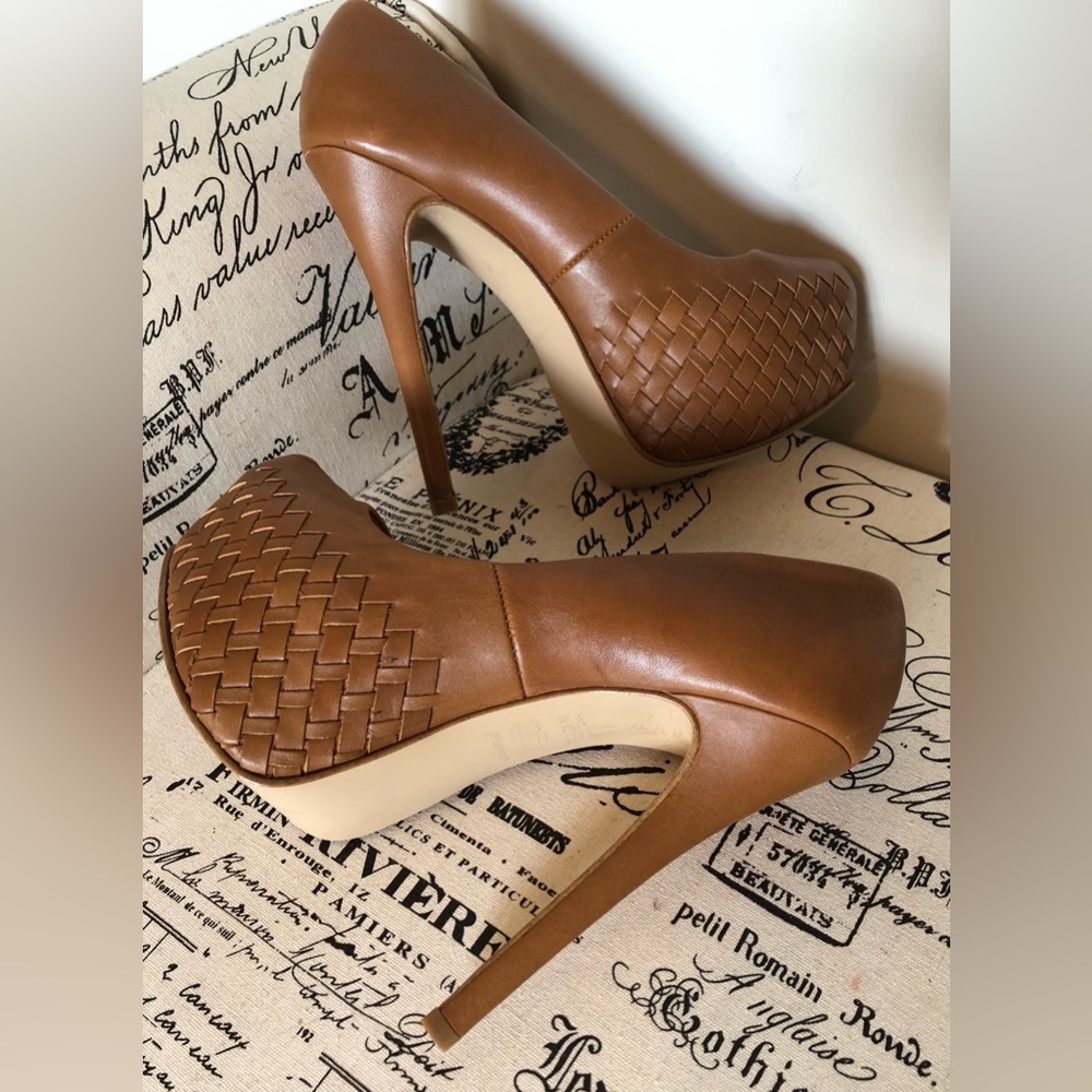 Like New!  Platform Heels; Andrea; Leather; Dark Tan; Woven Platform; Size 8.5